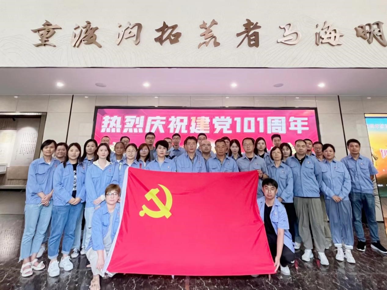 向先進(jìn)學(xué)習(xí)，向楷模致敬
